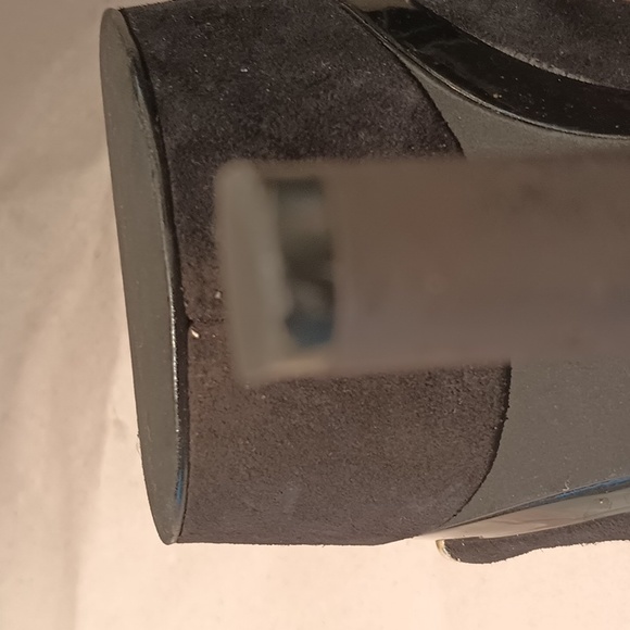 Michael kors platform black suede with gold trim shoes size 6 and 1/2 medium - Picture 8 of 10